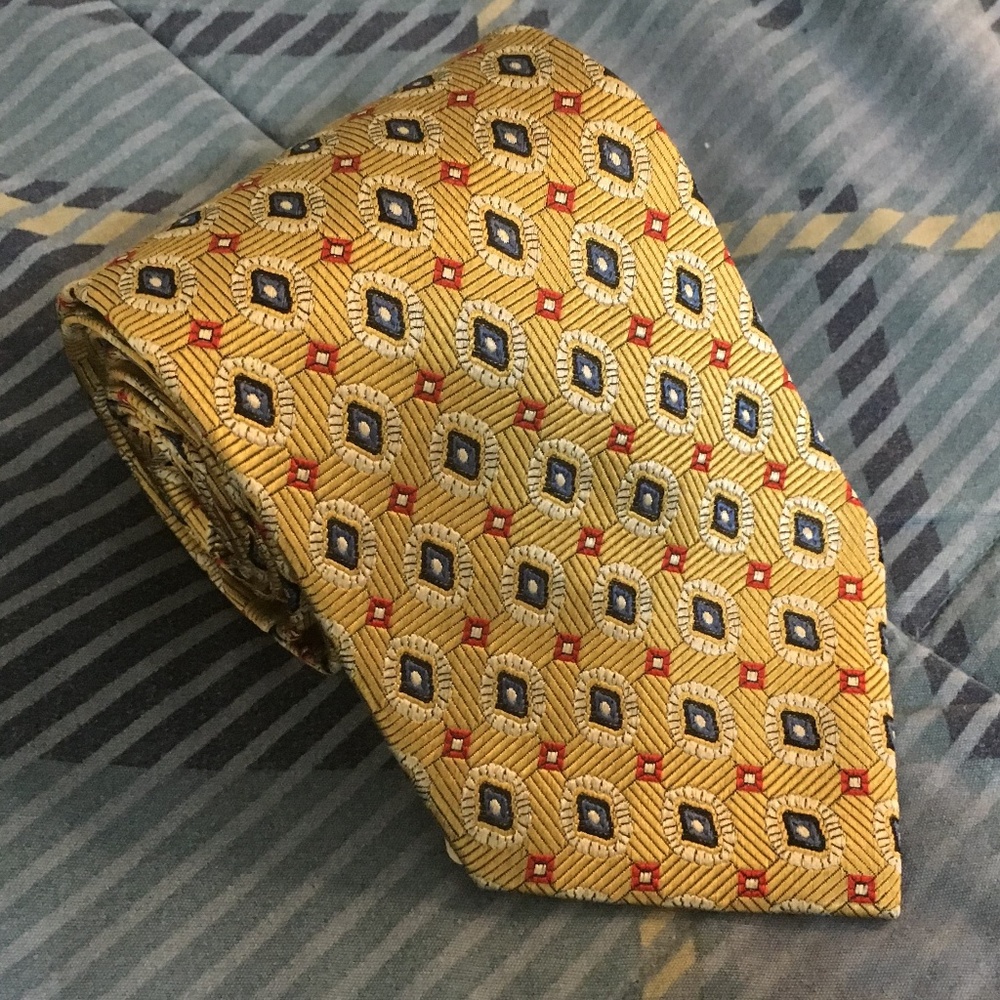 JoS.A.Bank gold geometric pattern tie 100% silk